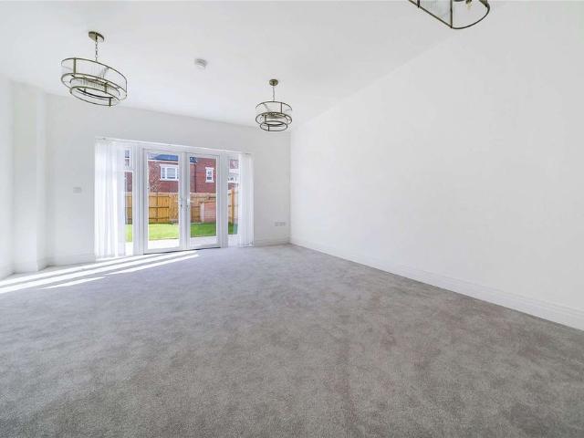 Townhouse for rent in Sunninghill and Ascot, Sunninghill
