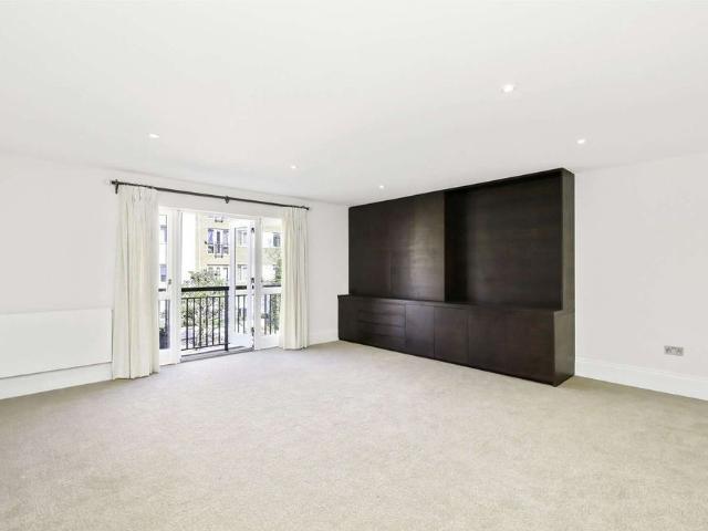Townhouse for rent in Putney, Greater London
