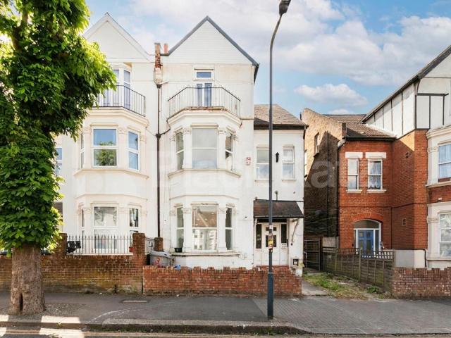 Apartment for rent in Mapesbury, Greater London