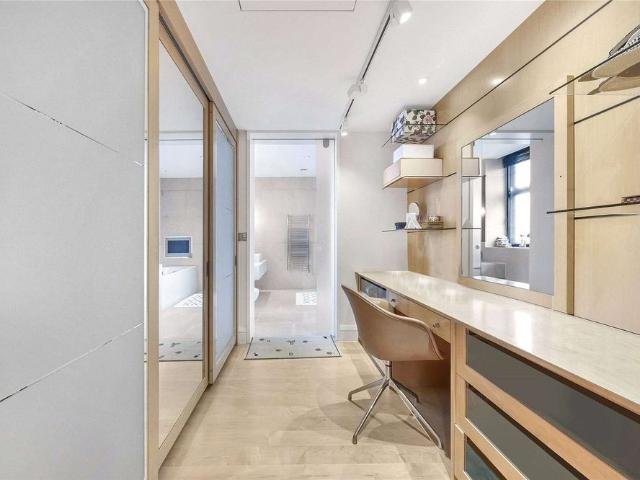 Townhouse for rent in London, Golders Green