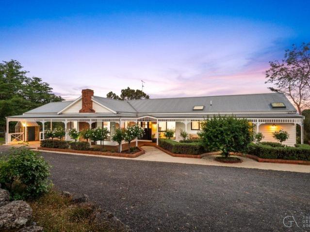 Cottage for sale in Hesse, Victoria