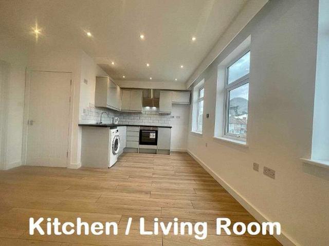 Apartment for rent in Lane, Greater London