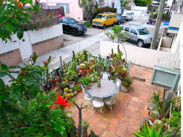 Room for rent in Canoga Park, California