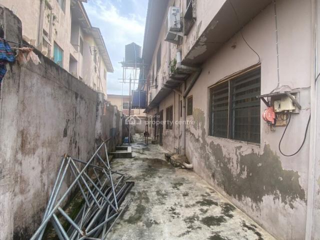 Flat for sale in Alimosho, Lagos
