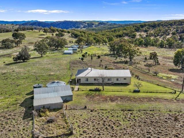 Cottage for sale in Watsons Creek, New South Wales