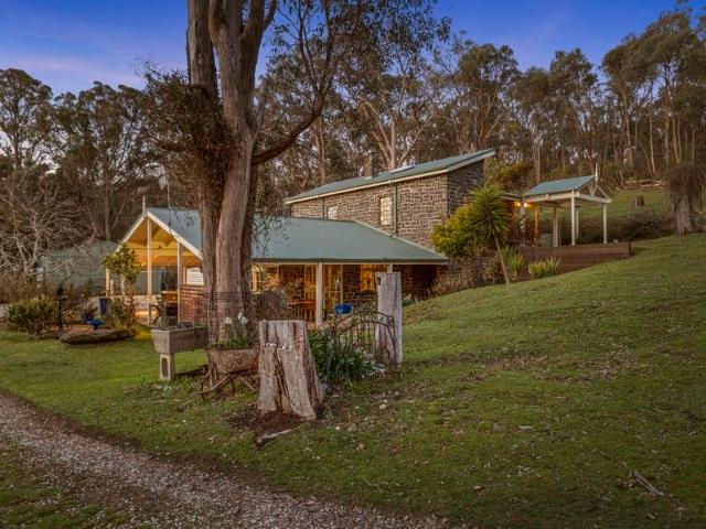 Cottage for sale in Maintongoon, Victoria