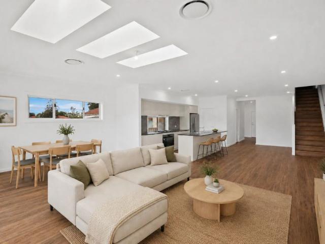 Townhouse for rent in Wollongong West, New South Wales
