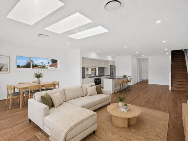Townhouse for rent in Wollongong West, New South Wales