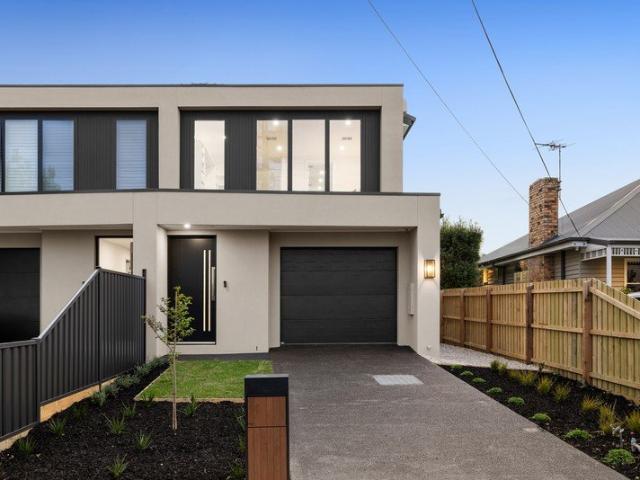 Townhouse for sale in Bentleigh East, Melbourne