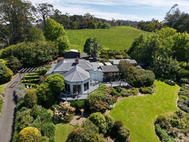 Cottage for sale in Darlimurla, Victoria