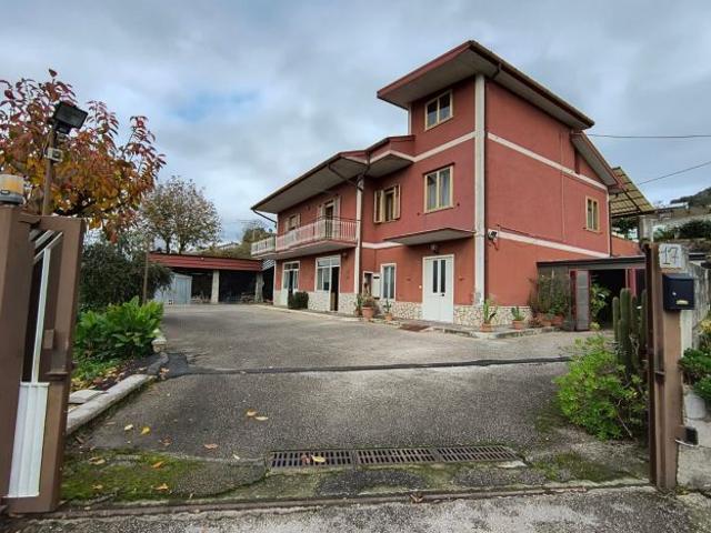 Villa Indipendente in vendita a Atripalda, Campania