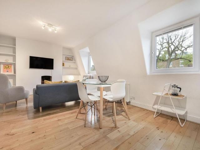Apartment for rent in Maitland Park, Greater London