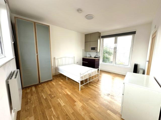 Studio for rent in London Borough of Ealing, Greater London