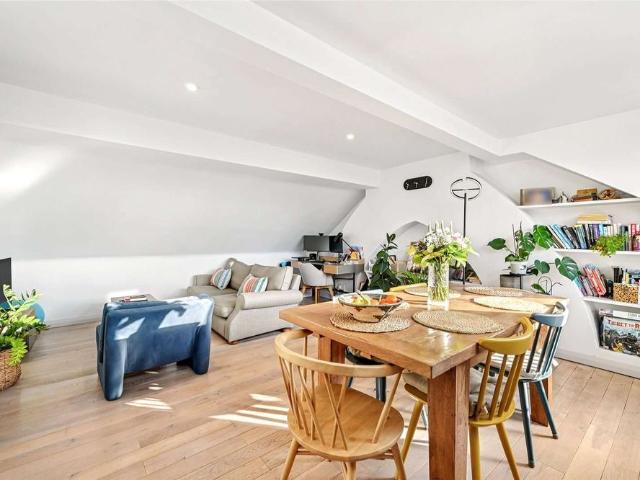 Apartment for rent in Brook Green, Greater London