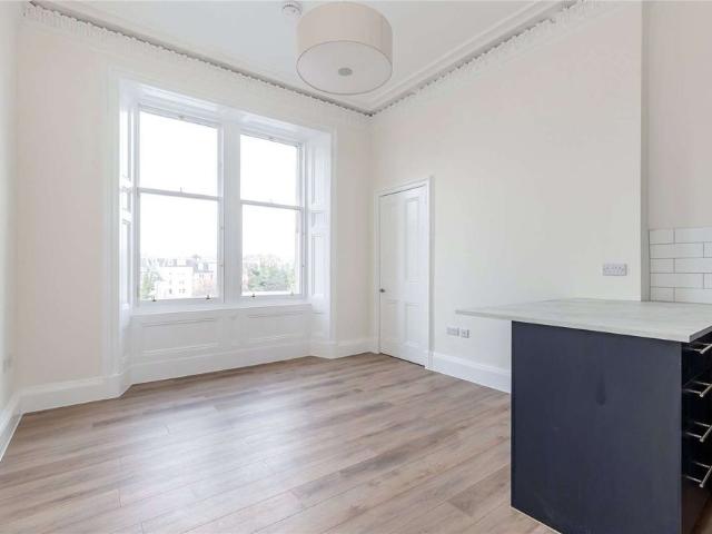 Apartment for rent in Comiston, Scotland