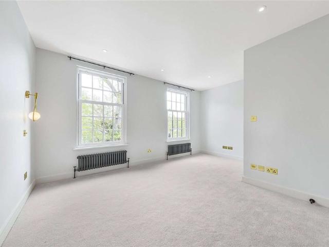Townhouse for rent in Muswell Hill, Greater London