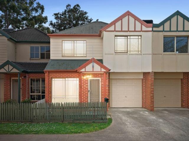 Townhouse for sale in Oakleigh East, Melbourne