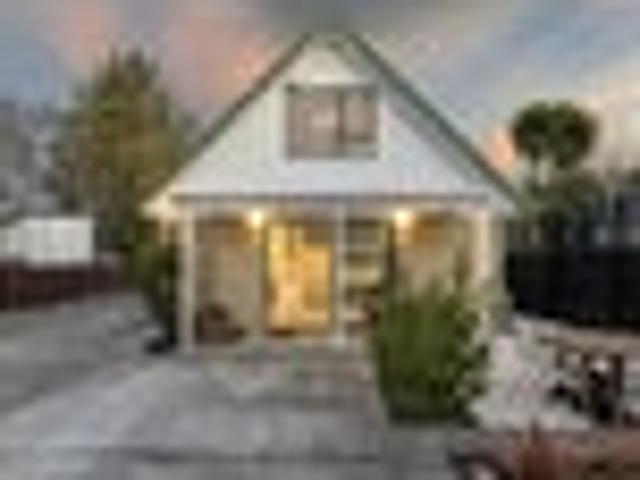House for sale in Chaslands, Canterbury