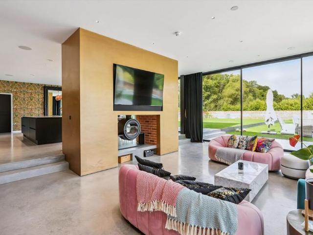 House for rent in Heol-las, Surrey
