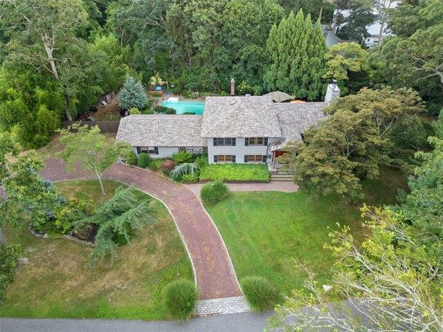 House for sale in East Islip