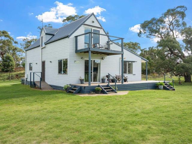 Cottage for sale in Dunkeld, Victoria