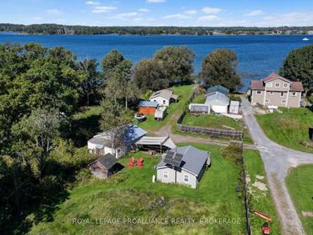 House for sale in Thompsons Point, Frontenac Islands