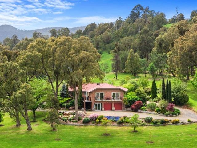Cottage for sale in Buxton, Victoria