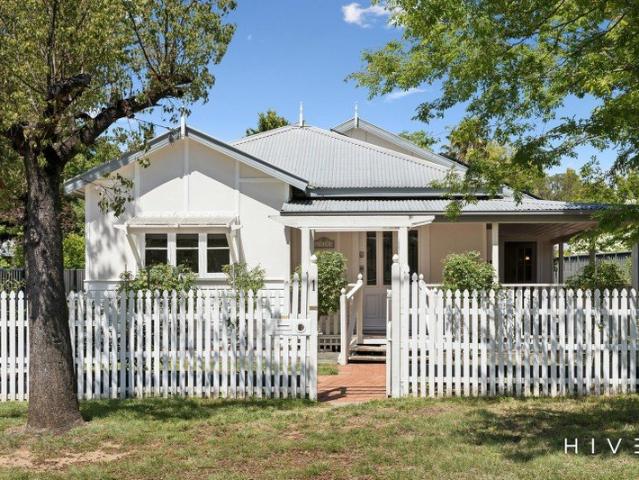 House for sale in Queanbeyan