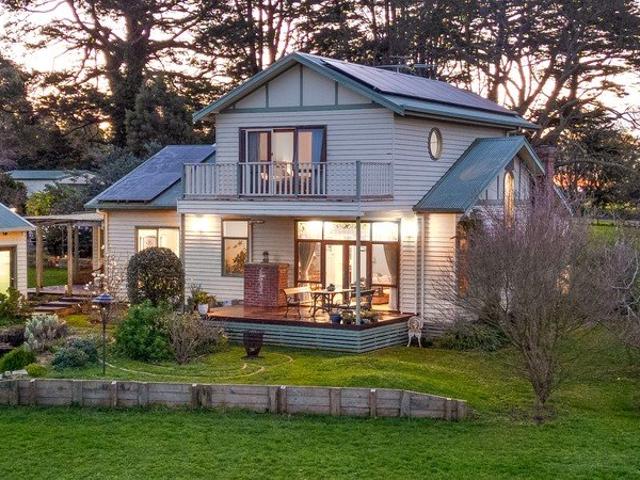 Cottage for sale in Rokeby, Victoria