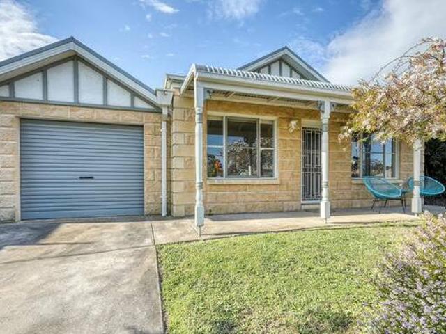 House for sale in Victoria