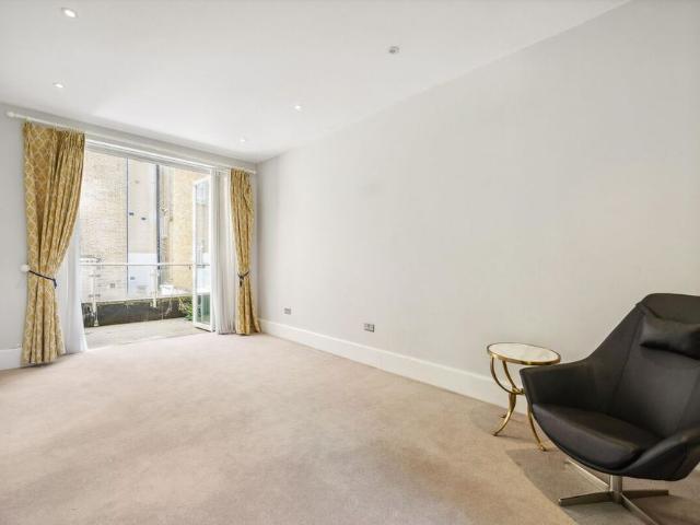 Townhouse for rent in Notting Hill, Greater London