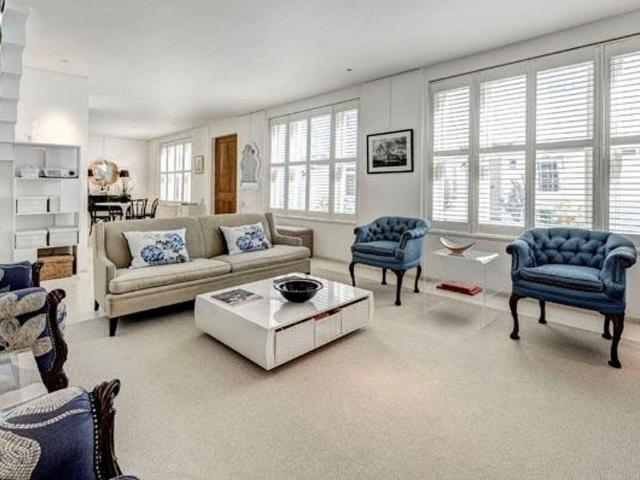 Townhouse for rent in Brompton, Greater London