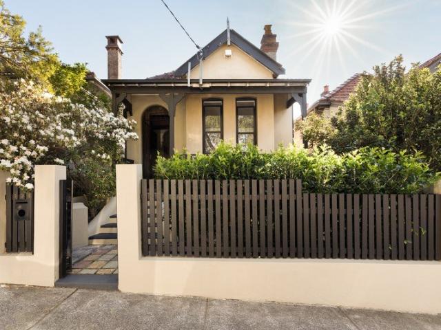 House for sale in Lower North Shore, Sydney