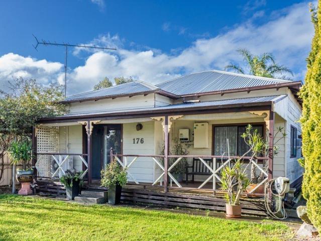 House for sale in Edenhope, Victoria