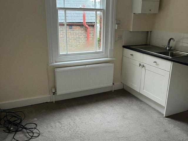 Apartment for rent in Perryfields, West Sussex