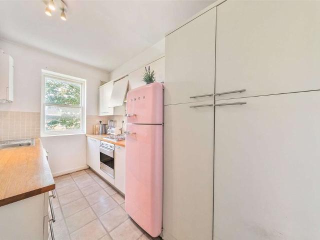 Apartment for rent in Maida Hill, Greater London