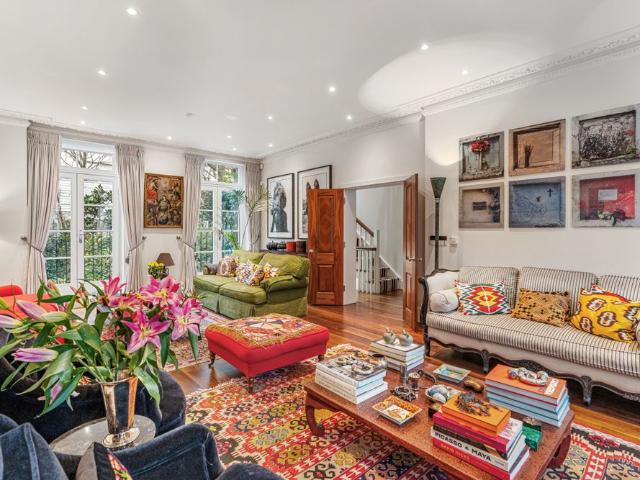 Townhouse for rent in Brompton, Greater London