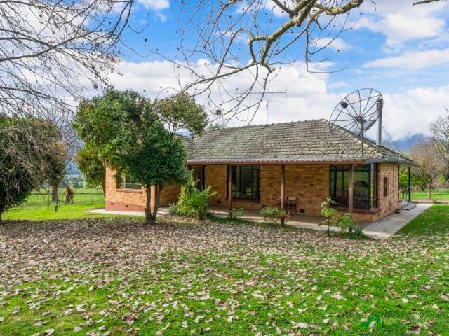House for sale in Victoria