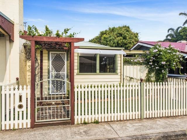 Duplex for rent in Davistown, Gosford