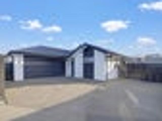 House for sale in Chaslands, Canterbury