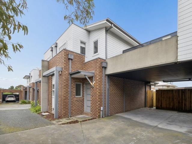 Townhouse for sale in Preston, Melbourne