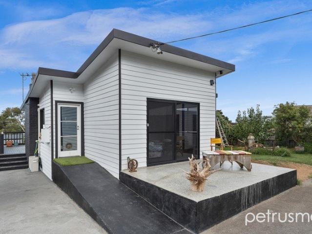 House for sale in Dodges Ferry, Tasmania
