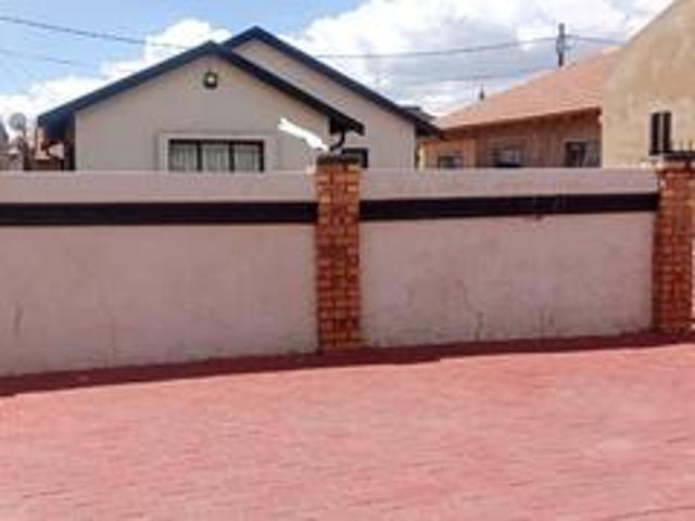 House for sale in Vosloorus, City of Ekurhuleni Metropolitan Municipality
