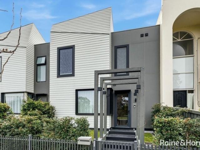 Townhouse for sale in Camerons Creek, Victoria