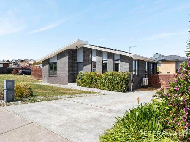House for sale in Oakdowns, Hobart