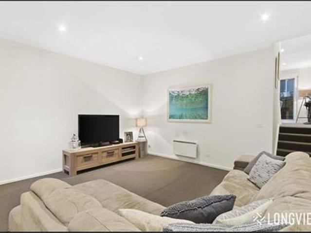 Townhouse for rent in Ferntree Gully, Melbourne