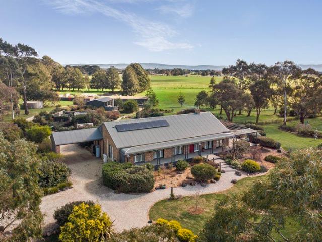 Cottage for sale in Lancefield, Victoria