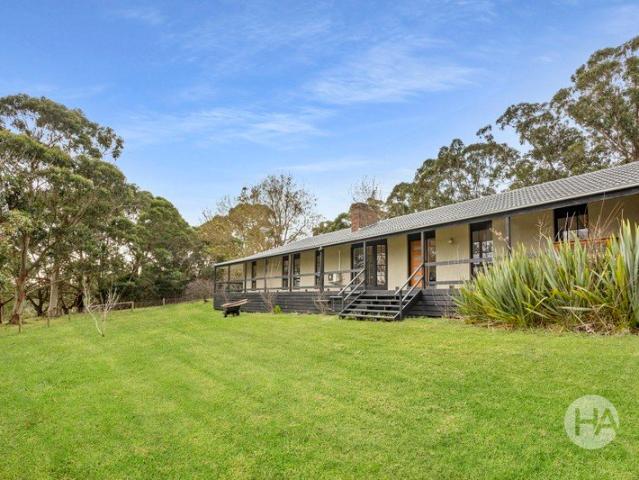 Cottage for sale in Camerons Creek, Victoria