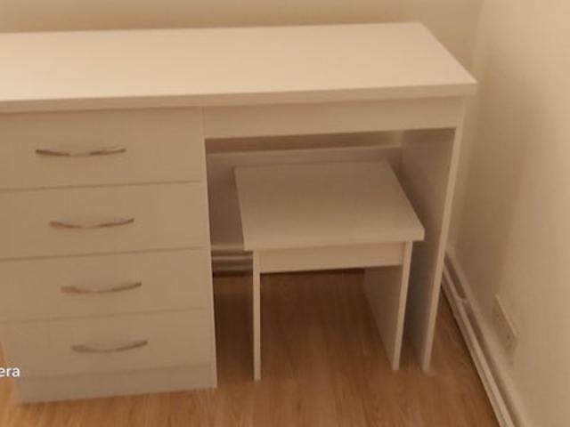 Apartment for rent in Gloucester Grove Estate, Greater London