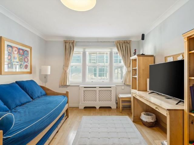 House for rent in Brompton, Greater London